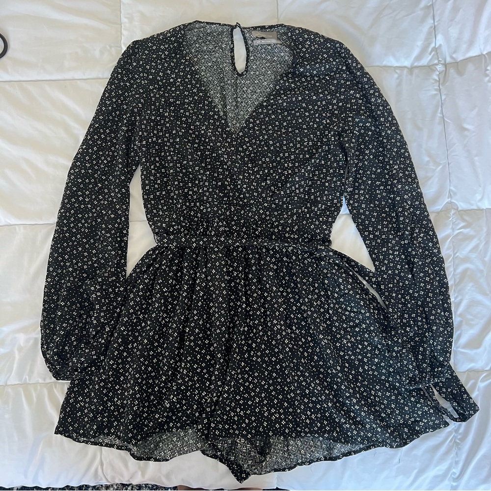Urban outfitters Romper - size medium- black and white- wrap tie around waist